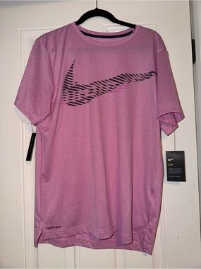 NWT Nike Men’s Dri-FIT Pink Graphic Training sport Tee size medium